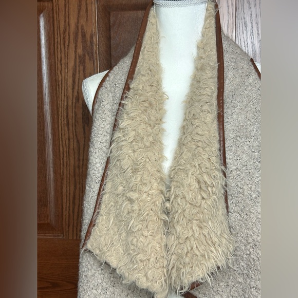 Soft Faux Fur Vest - Picture 4 of 7